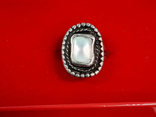 Women's Ring - Silver 7.5 grams Size 6.5