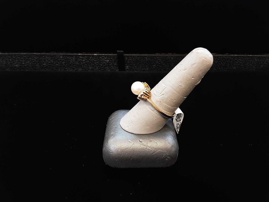 Women's Ring - Yellow Gold 10k (.417) 3.7 grams Size 8.5