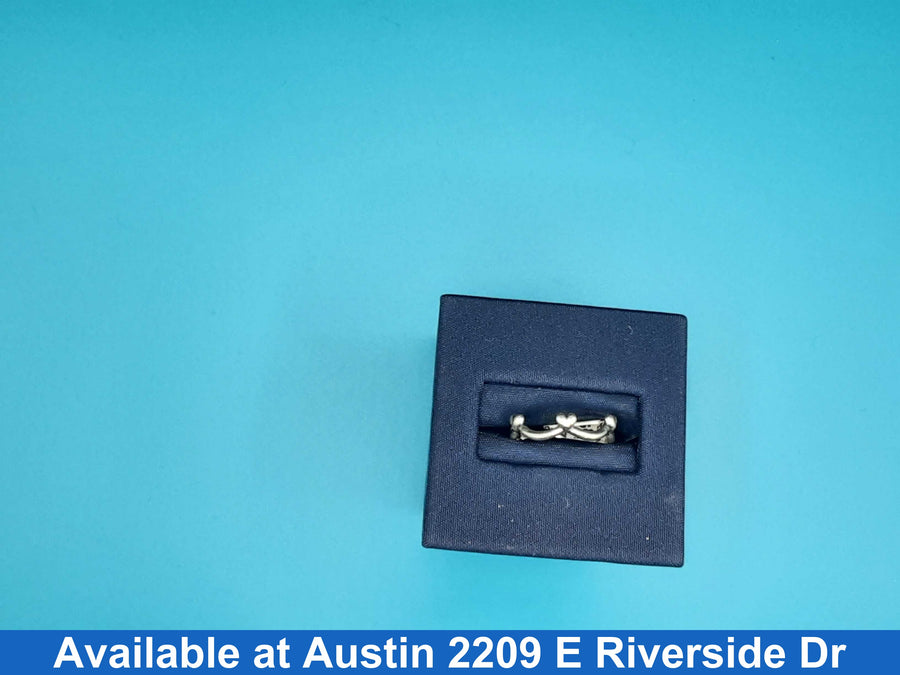Women's Ring - Silver 1.3 grams Size 4