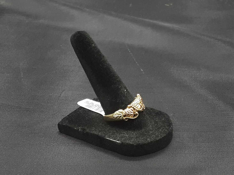 Women's Ring - Yellow Gold 10k (.417) 3.8 grams Size 10