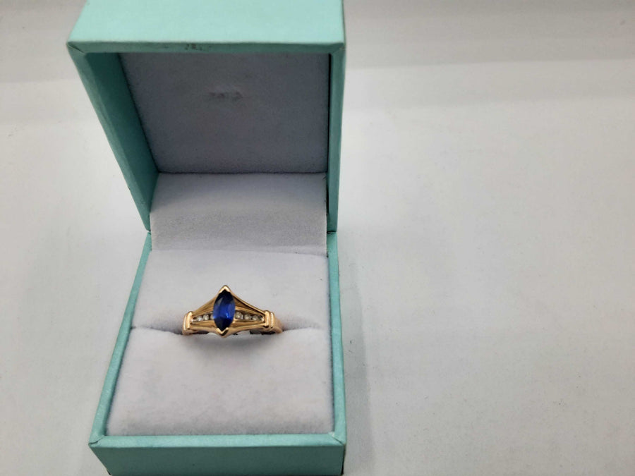 Women's Ring - Yellow Gold 10k (.417) 2.2 grams Size 7.5