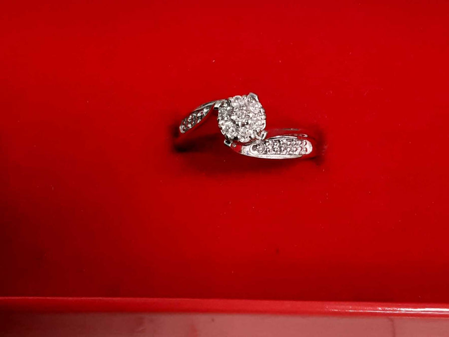 Women's Ring - White Gold 10k (.417) 3.9 grams Size 7