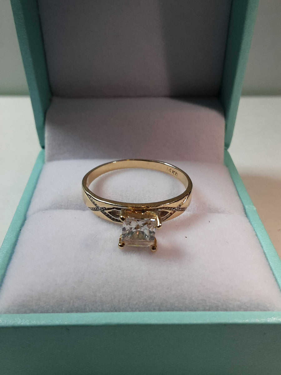 Women's Ring - Solitaire - Yellow Gold 14k (.585) 2 grams Size 8