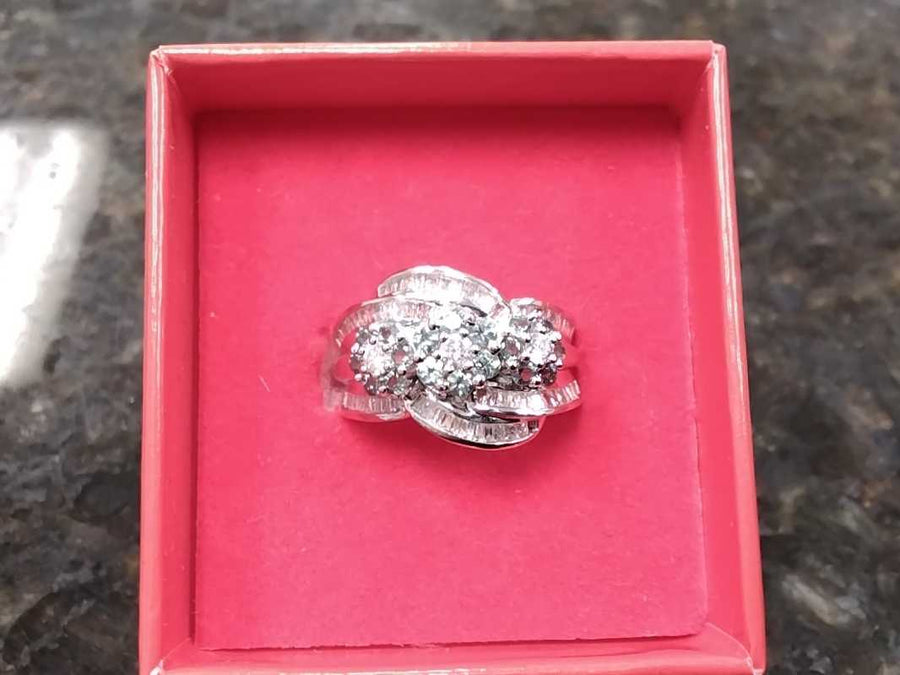 Women's Ring - White Gold 14k (.585) 5.4 grams Size 7.5