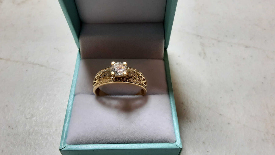 Women's Ring - Solitaire - Yellow Gold 10k (.417) 2.7 grams Size 9
