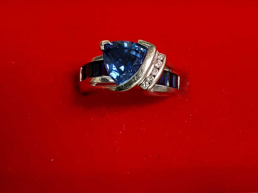 Women's Ring - White Gold 10k (.417) 4.7 grams Size 5