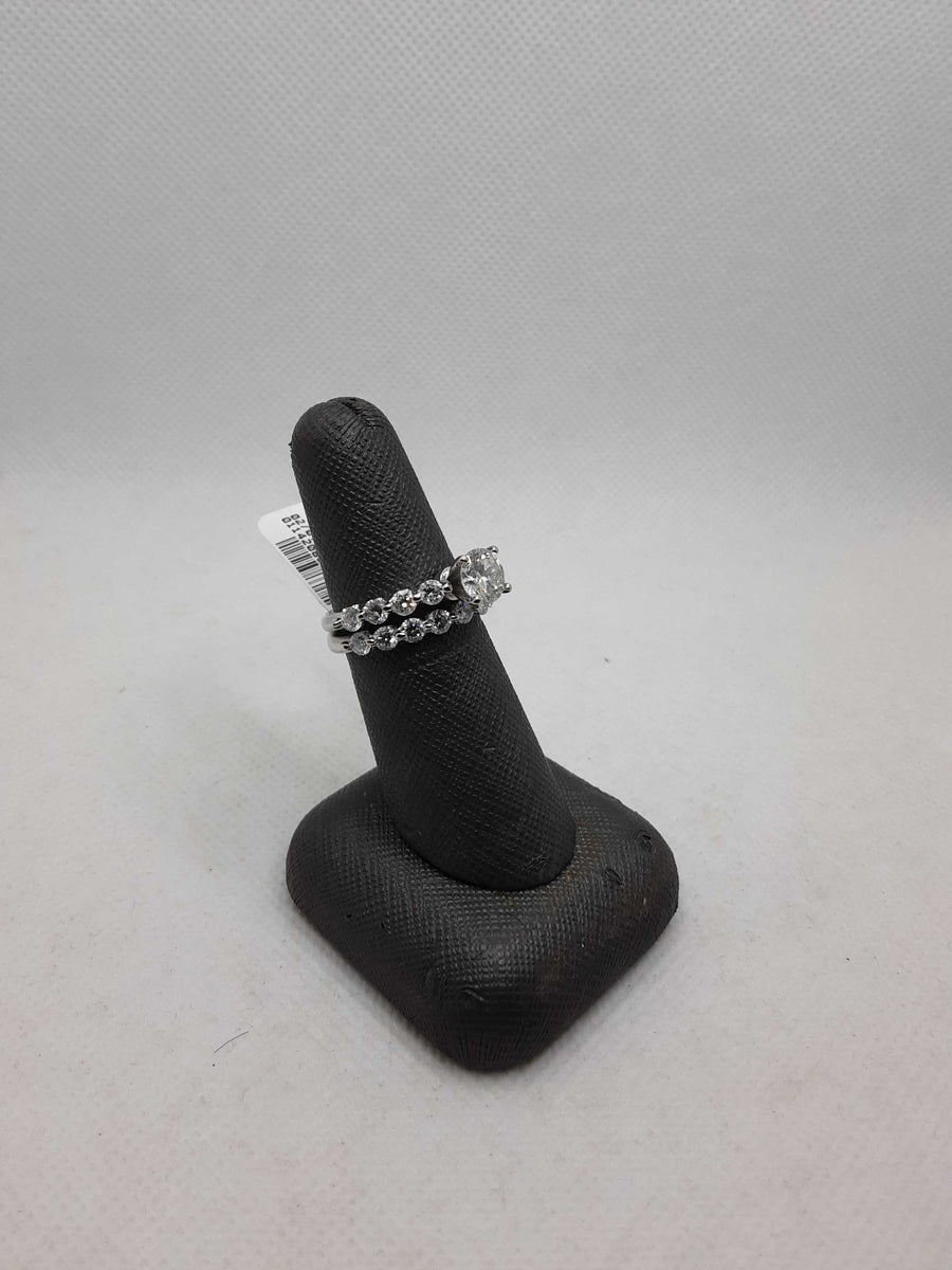 Women's Ring - White Gold 14k (.585) 6.4 grams Size 7