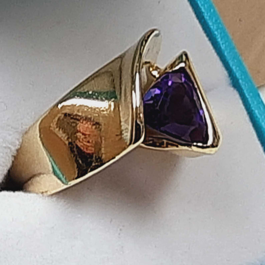 Women's Ring - Yellow Gold 14k (.585) 9.4 grams Size 6.5