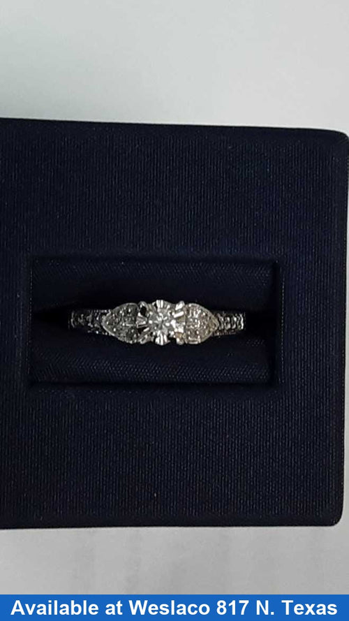 Women's Ring - Solitaire - White Gold 10k (.417) 2.6 grams Size 7