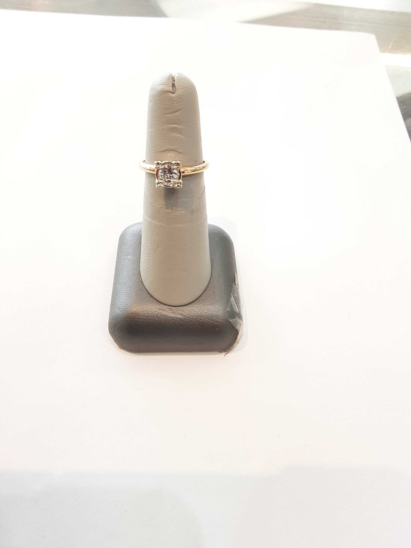Lady's Ring - Solitaire Yellow Gold 14k (.585) 2.6 grams Size 6