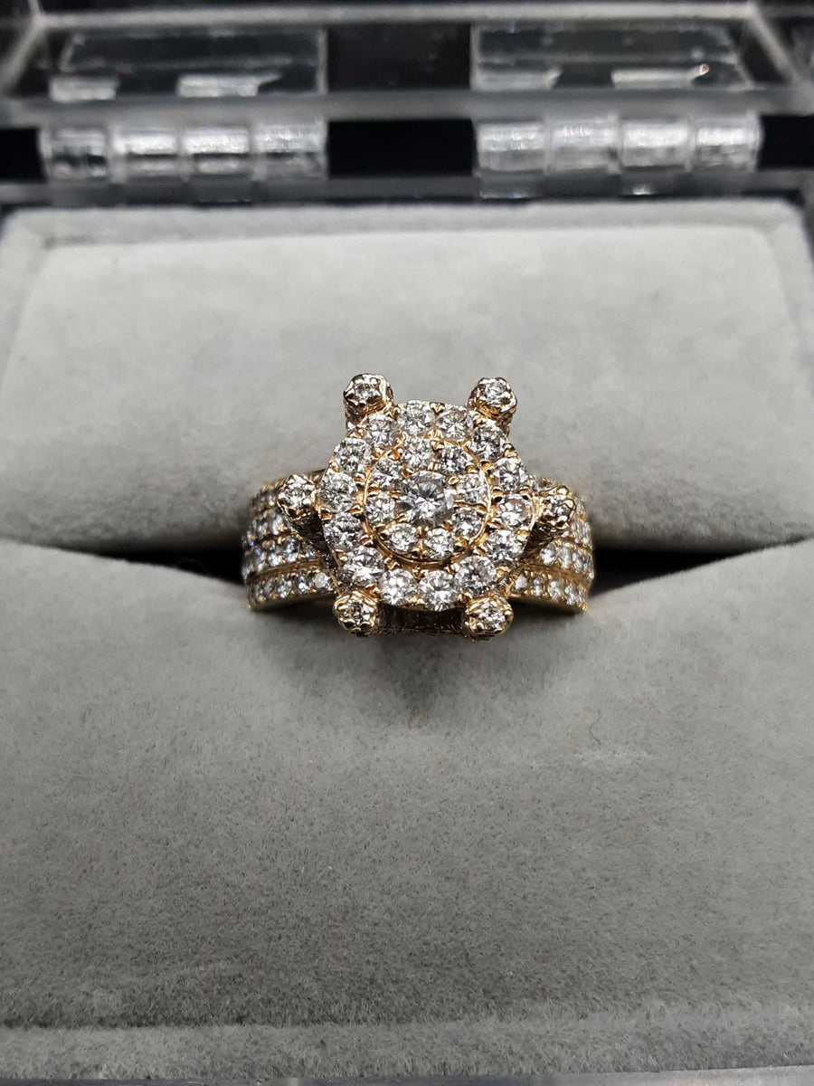 Woman's Diamond Ring
