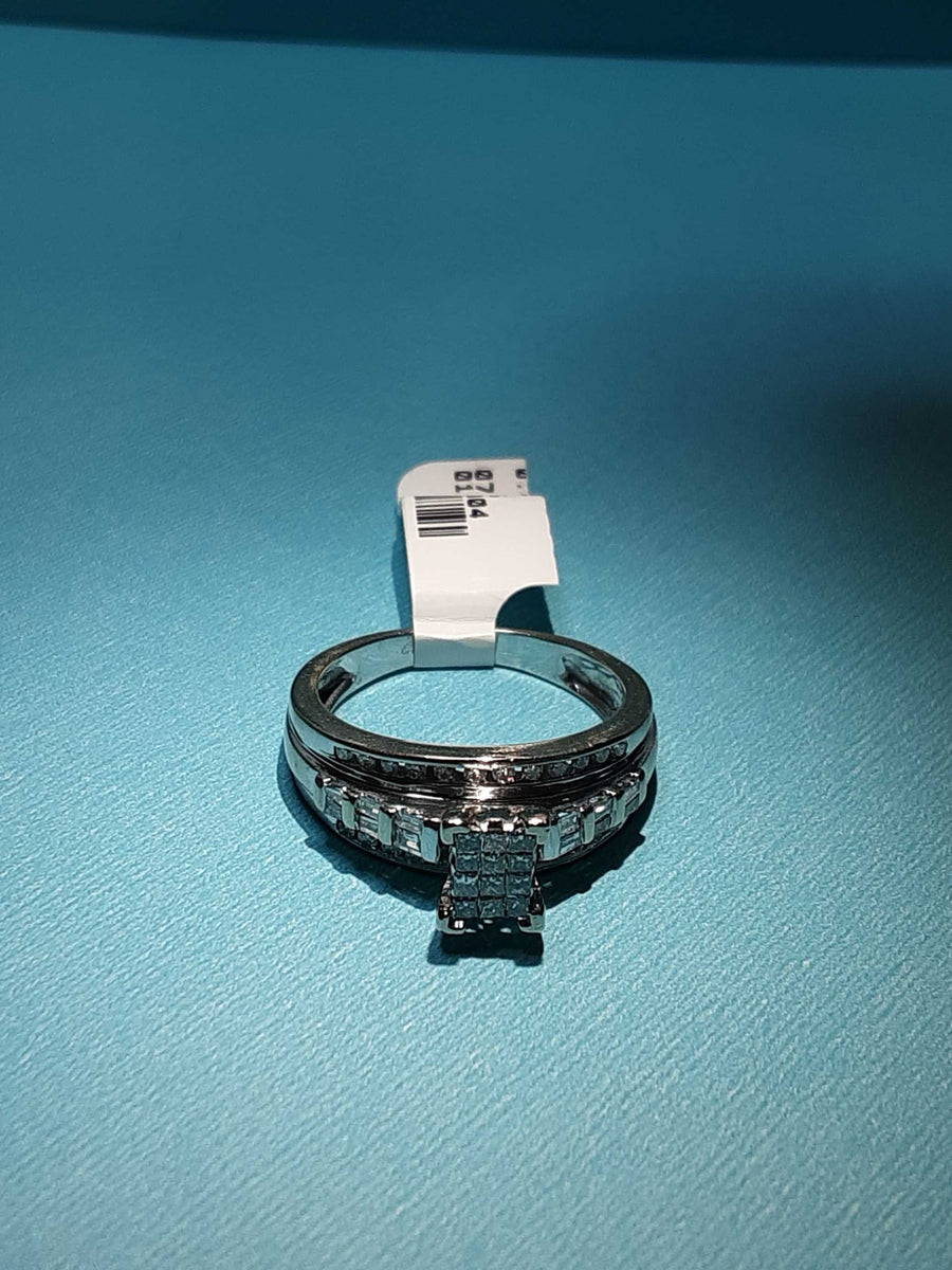 Women's Ring - White Gold 10k (.417) 4 grams Size 8.5
