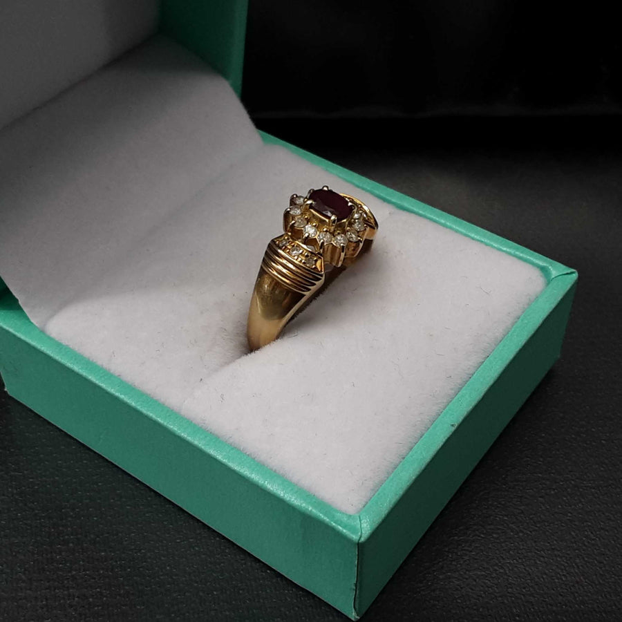 Women's Ring - Yellow Gold 18k (.750) 3.6 grams Size 7