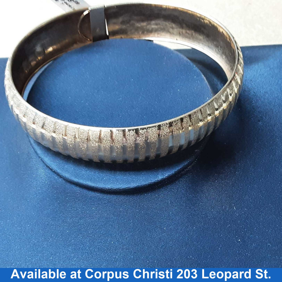 Bangle Bracelet - Yellow Gold 10k (.417) 8 grams 8 inch