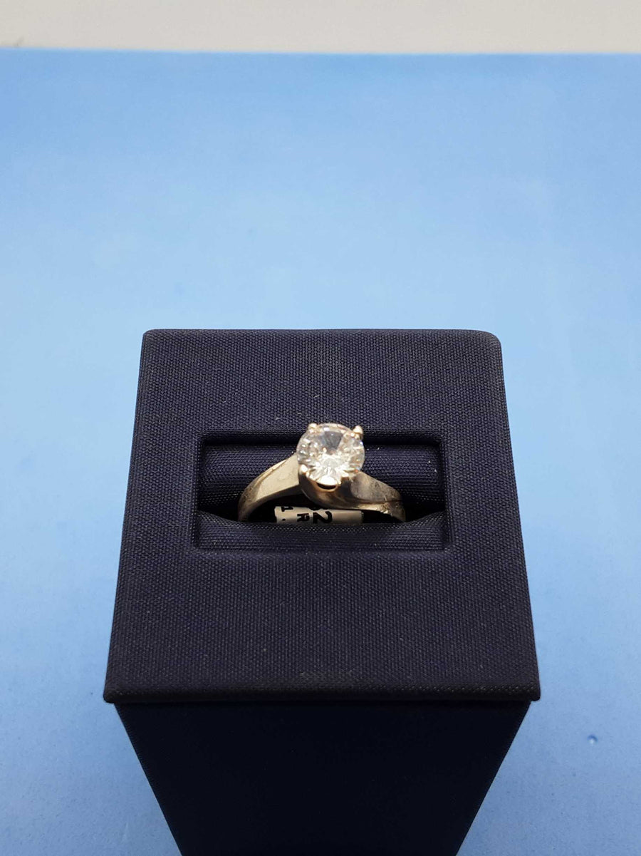 Women's Ring - Solitaire - Silver 1.9 grams Size 8