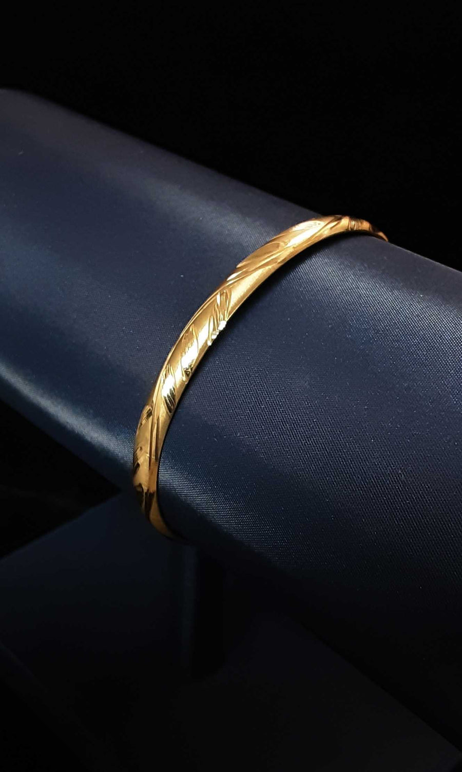 Bangle Bracelet - Yellow Gold 10k (.417) 4.5 grams 4 inch