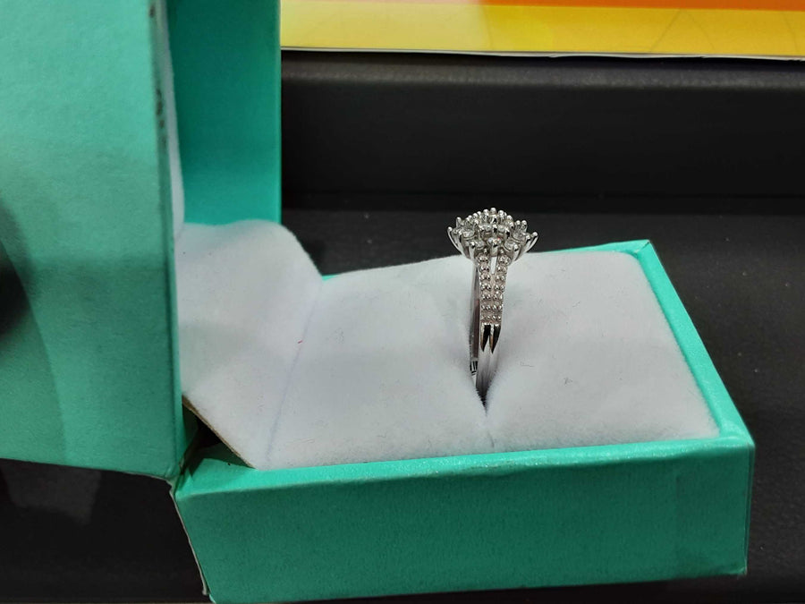 Women's Ring - White Gold 10k (.417) 2.3 grams Size 7.5