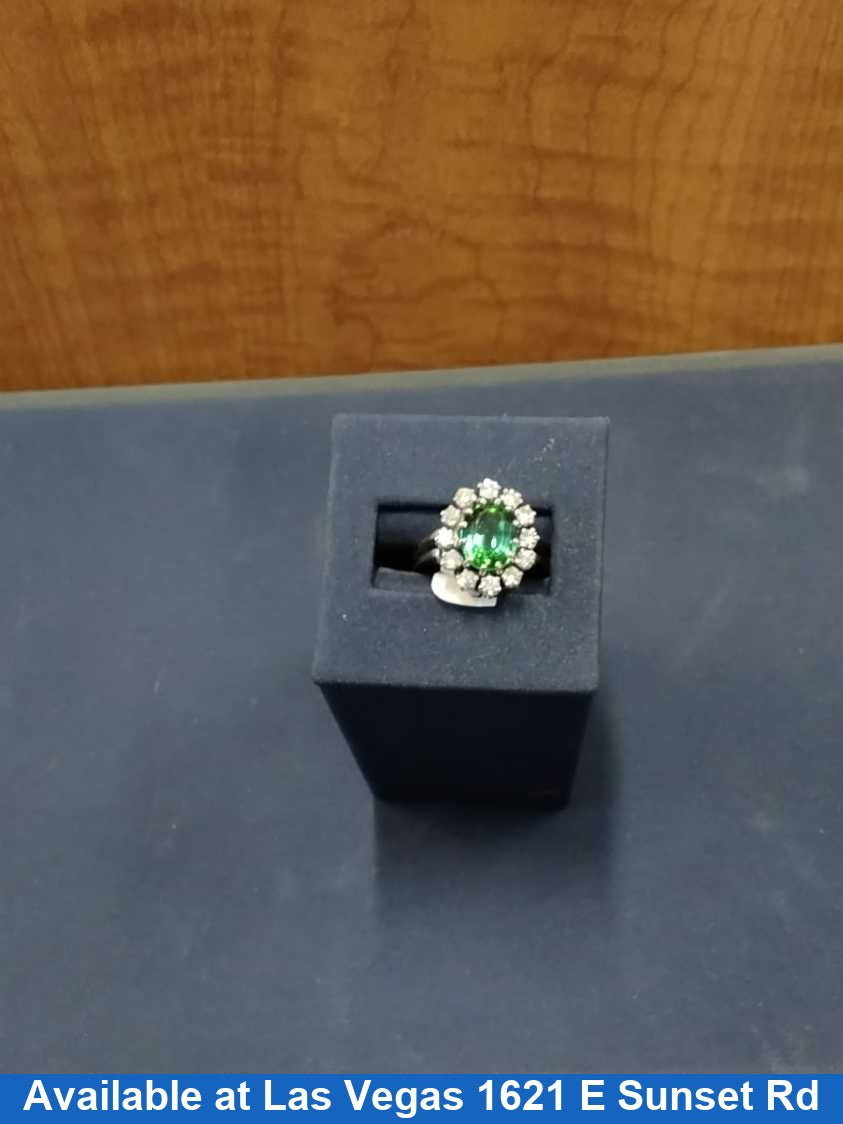 Women's Ring - White Gold 18k (.750) 8.4 grams Size 20