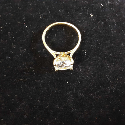 Women's Ring - Solitaire - Yellow Gold 14k (.585) 3 grams Size 7.5
