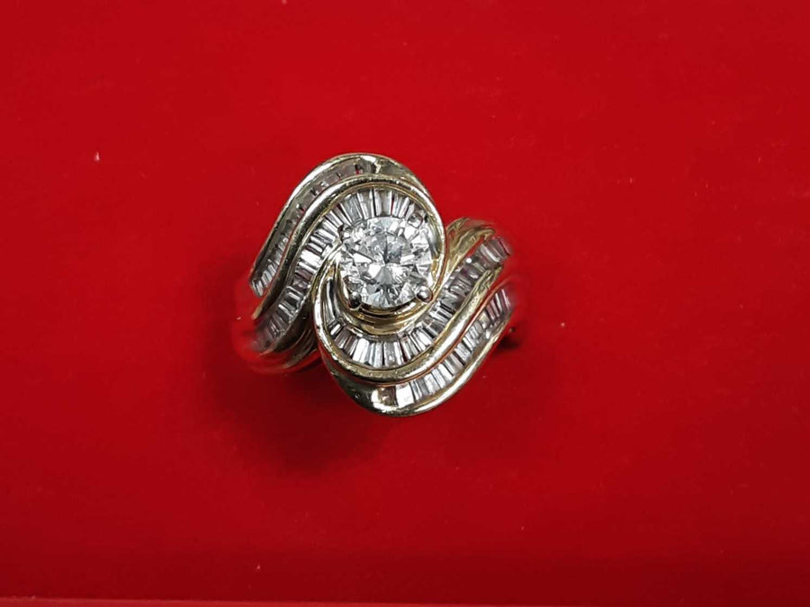 Women's Ring - Yellow Gold 14k (.585) 7.6 grams Size 7.5