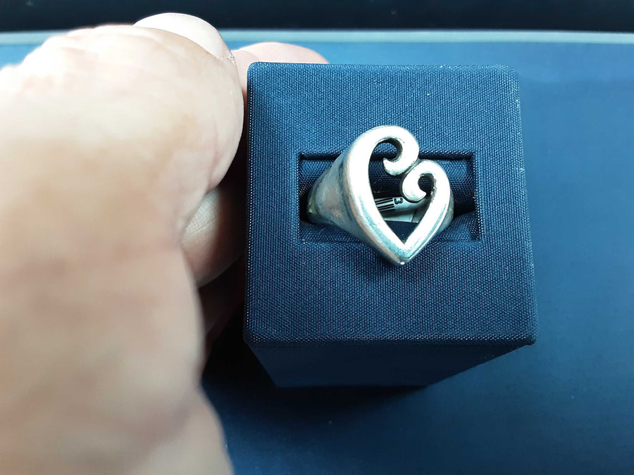 Women's Ring - Silver 7.6 grams Size 20