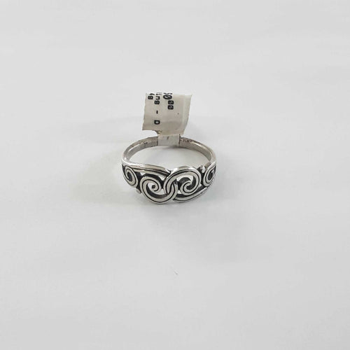 Women's Ring - Silver 3.4 grams Size 20