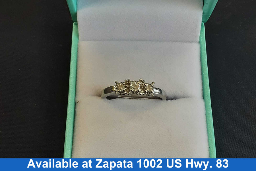 Women's Ring - White Gold 10k (.417) 2.1 grams Size 8
