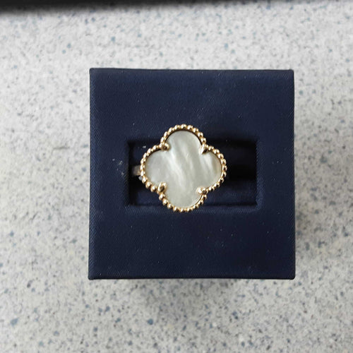 Women's Ring - Yellow Gold 14k (.585) 3.3 grams Size 7