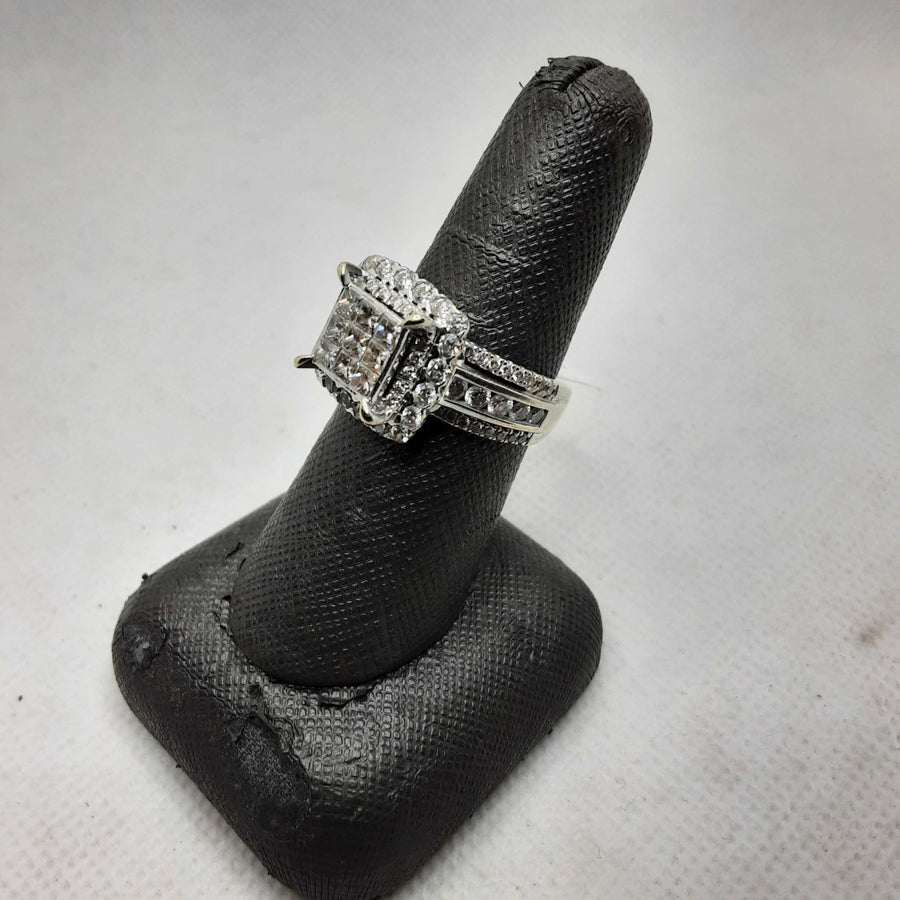 Women's Ring - White Gold 14k (.585) 8 grams Size 7.5