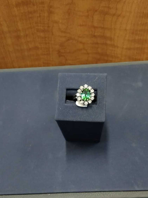 Women's Ring - White Gold 18k (.750) 8.4 grams Size 20