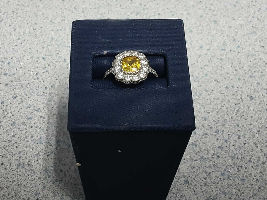Women's Ring - Silver 3.7 grams Size 6.5