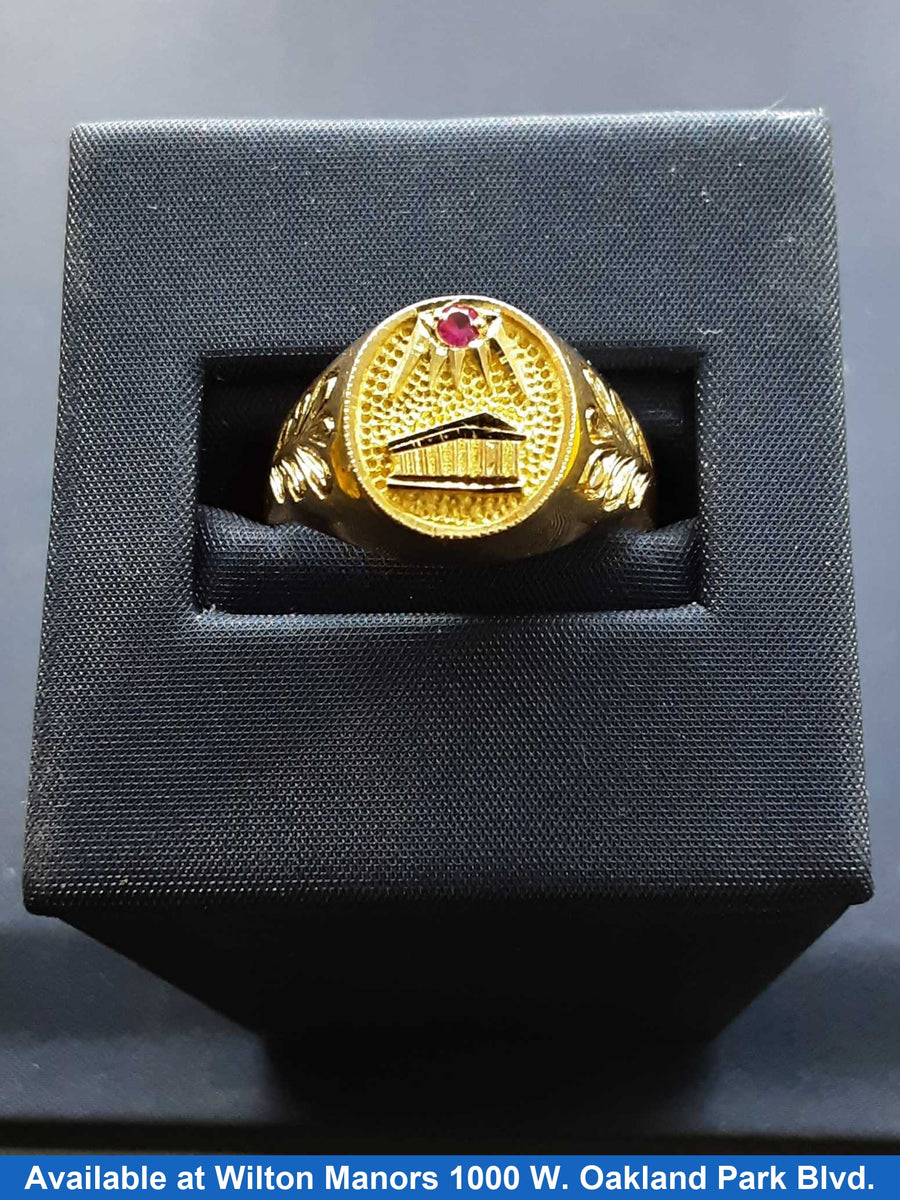 Men's Ring - Yellow Gold 14k (.585) 3.7 grams Size 7
