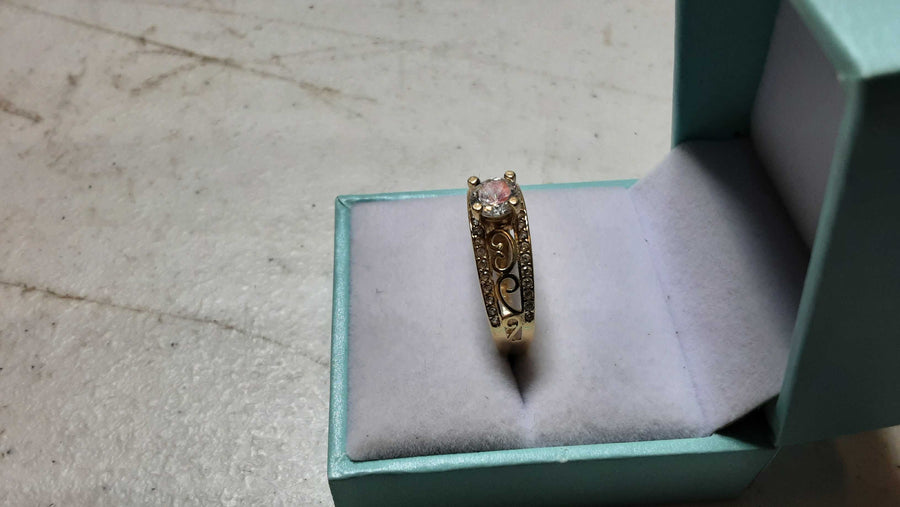 Women's Ring - Solitaire - Yellow Gold 10k (.417) 2.7 grams Size 9