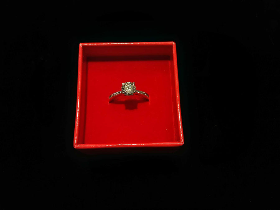 Women's Ring - Solitaire - Silver 2.4 grams Size 6