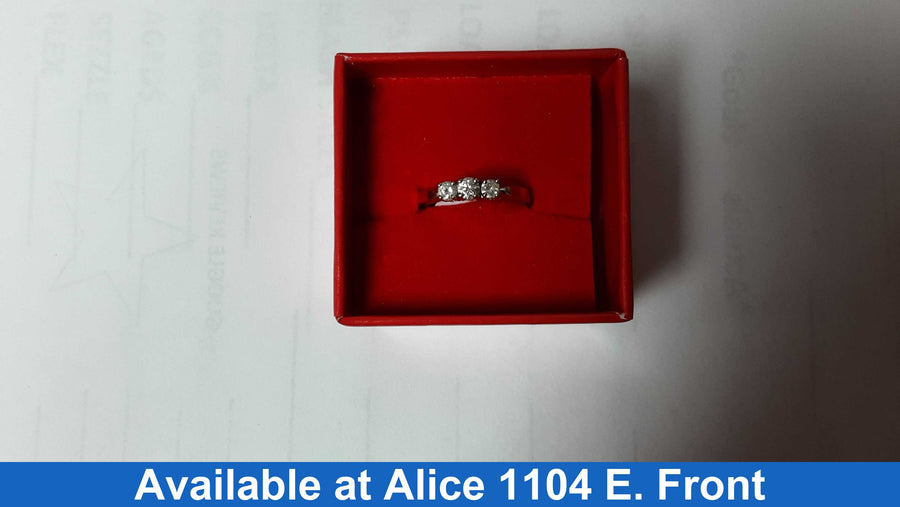 Women's Ring - Solitaire - White Gold 14k (.585) 2.8 grams Size 7.5