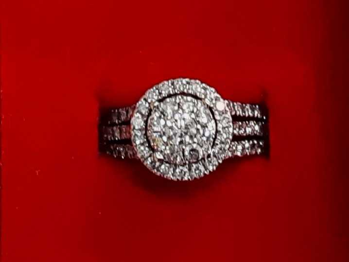 Women's Ring - White Gold 14k (.585) 4.5 grams Size 7