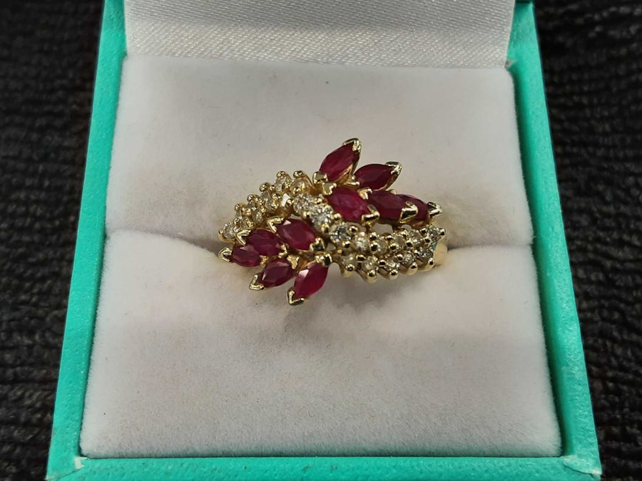 Women's Ring - Yellow Gold 14k (.585) 4.8 grams Size 6.5