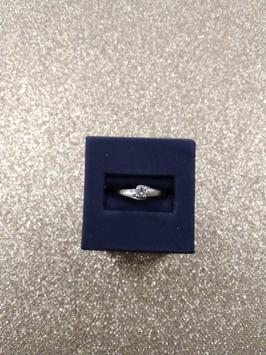 Women's Ring - Solitaire - White Gold 10k (.417) 2.5 grams Size 7