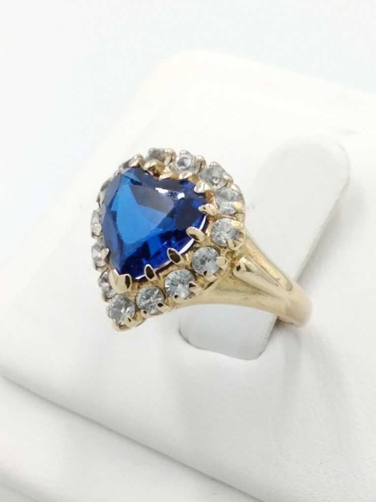 Women's Ring - Yellow Gold 10k (.417) 3.8 grams Size 5.5
