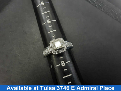 Women's Ring - White Gold 18k (.750) 6.2 grams Size 7