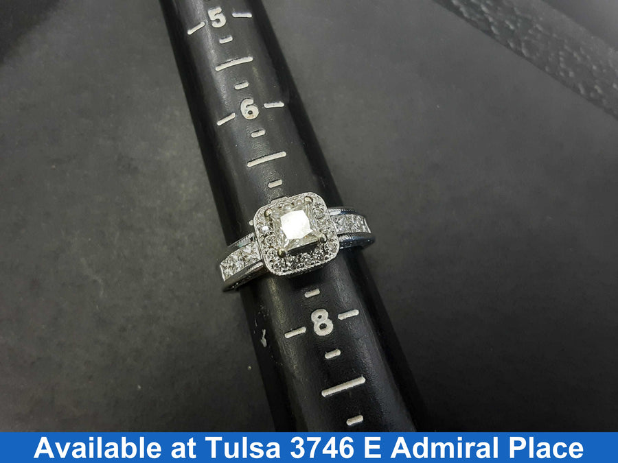 Women's Ring - White Gold 18k (.750) 6.2 grams Size 7