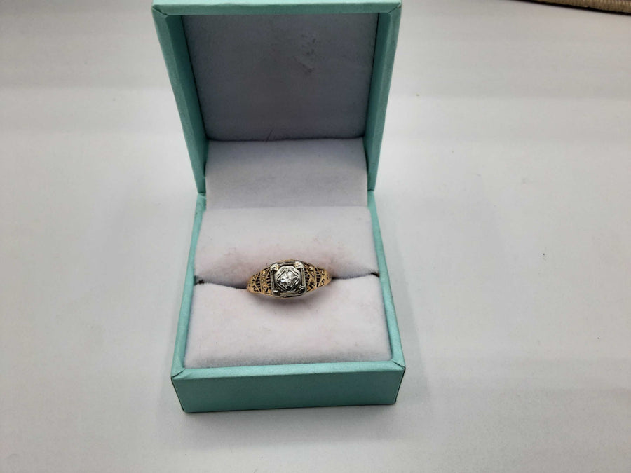 Women's Ring - Solitaire - Yellow Gold 10k (.417) 1.9 grams Size 7