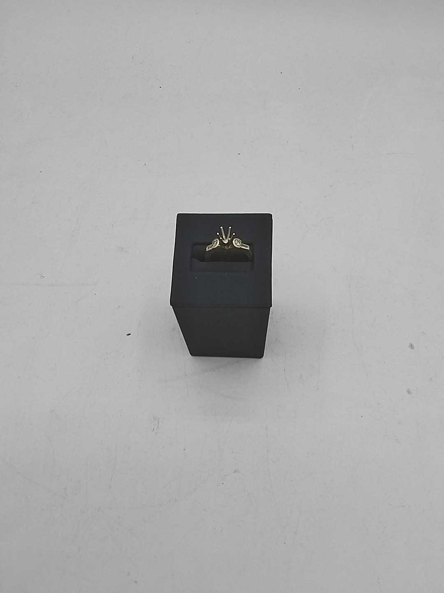 Women's Ring - Solitaire - White Gold 18k (.750) 6.7 grams Size 20