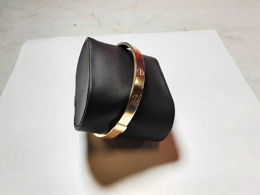 Bangle Bracelet - Yellow Gold 10k (.417) 9.9 grams 7 inch