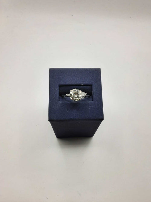Women's Ring - Solitaire - Platinum 3.7 grams Size 9.5