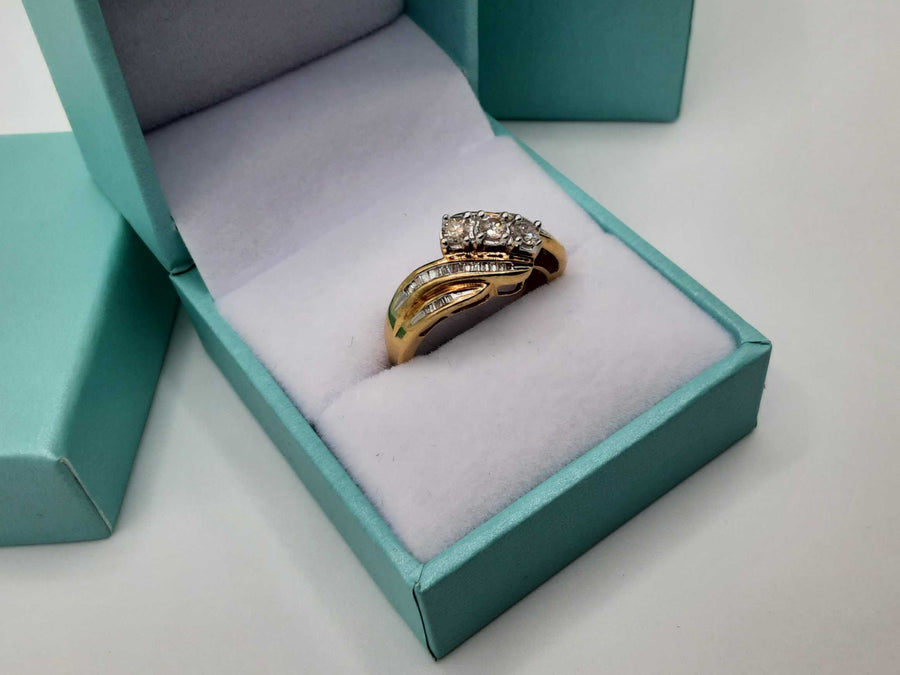 Women's Ring - Yellow Gold 10k (.417) 3 grams Size 7