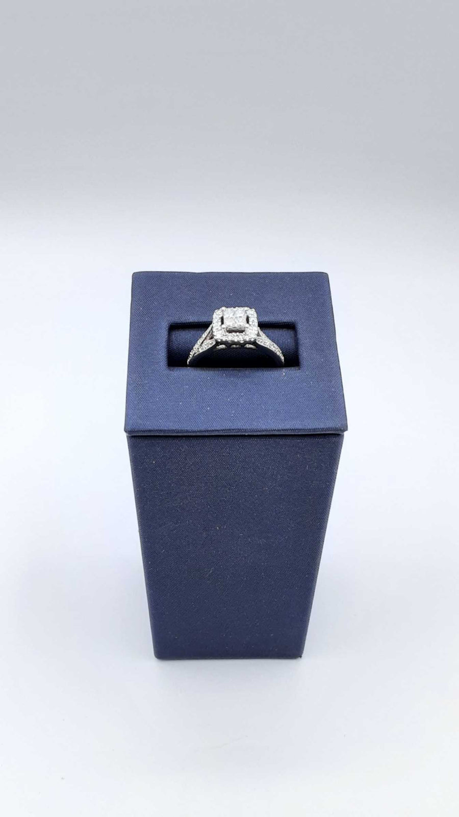 Women's Ring - White Gold 14k (.585) 3.2 grams Size 7.5