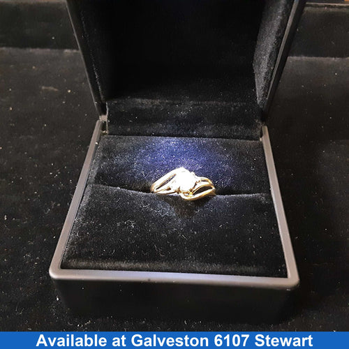 Women's Ring - Solitaire - Yellow Gold 10k (.417) 1.8 grams Size 7