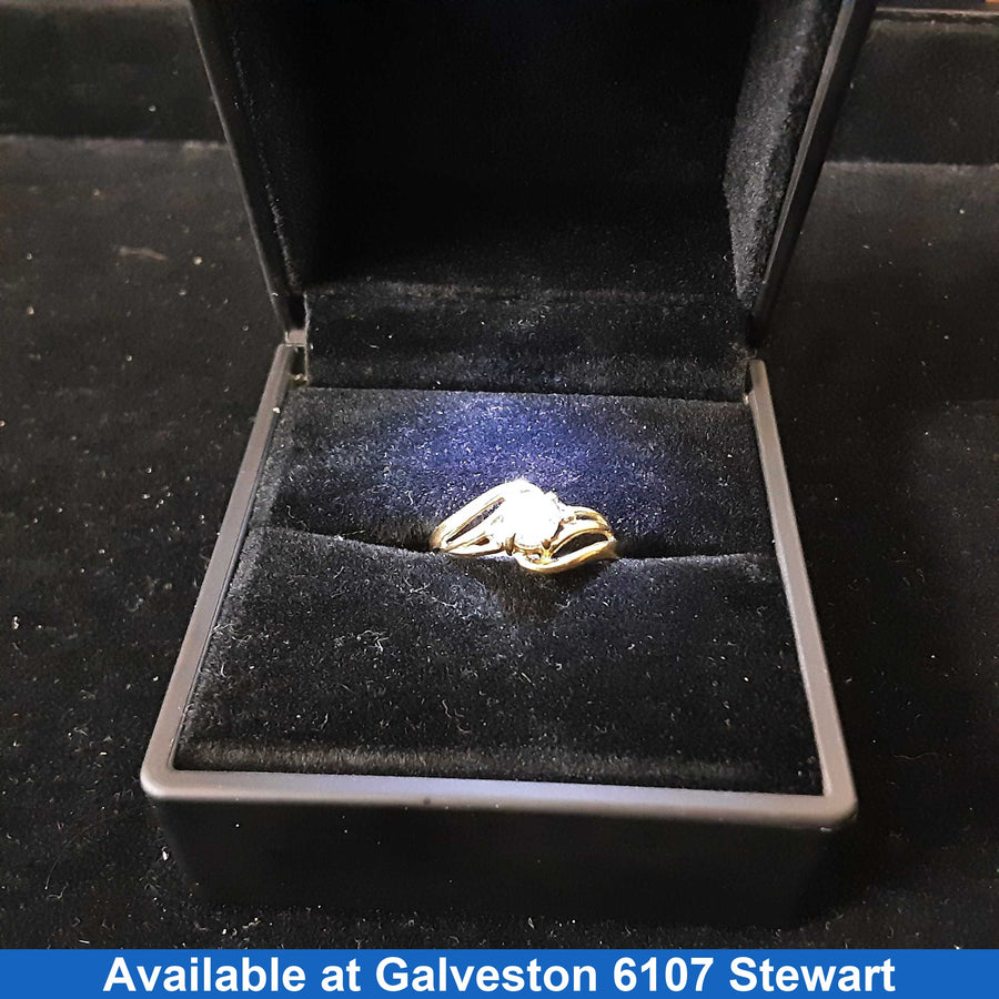 Women's Ring - Solitaire - Yellow Gold 10k (.417) 1.8 grams Size 7