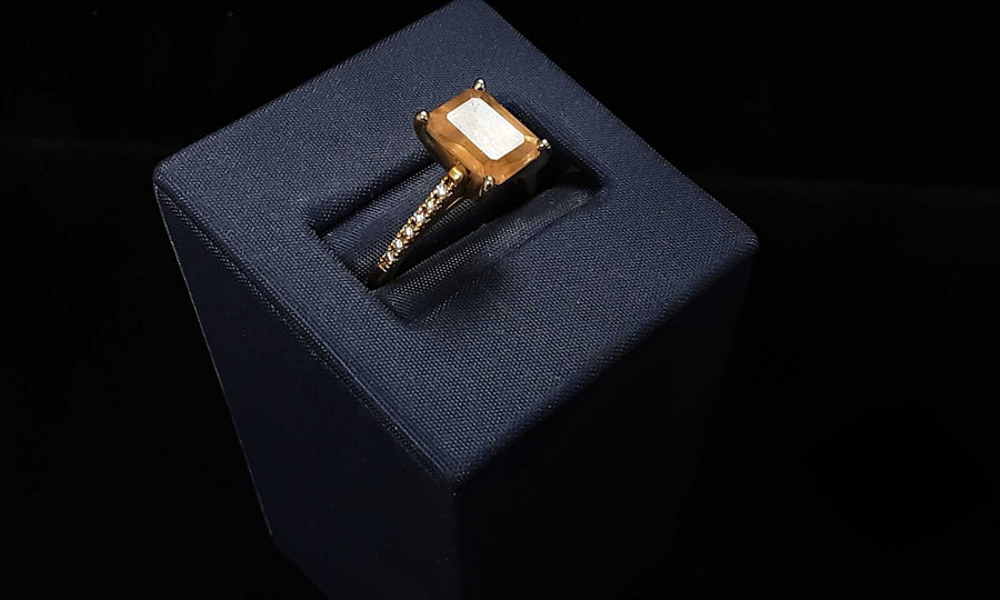 Women's Ring - Yellow Gold 18k (.750) 4.1 grams Size 7